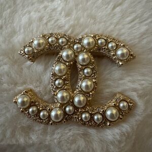 CHANEL Gold and Pearl Brooch